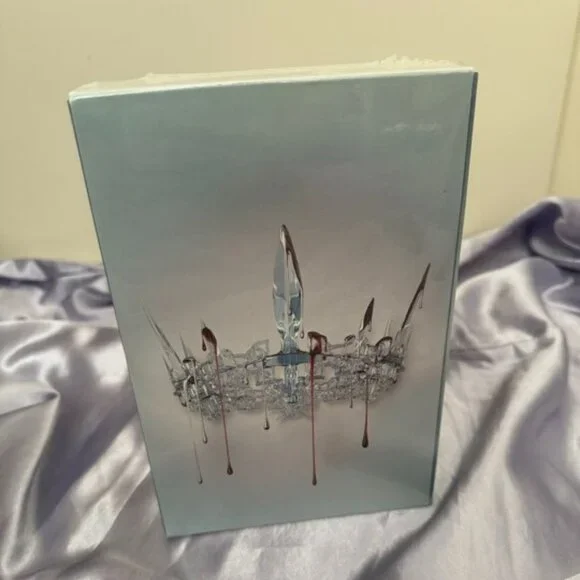 Red Queen 2-Book Paperback Box Set - Picture 5 of 9